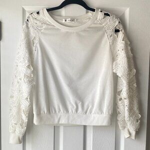 Lin XI | White Lace-Sleeve Sweatshirt